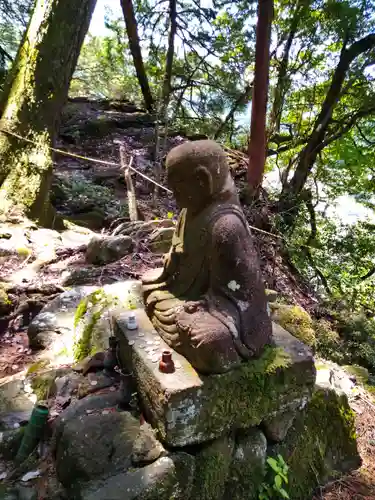 室生寺奥の院の像