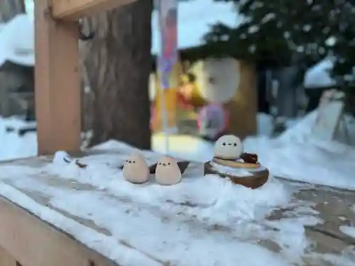 札幌諏訪神社の{uncategorized: "未分類", other: "その他", undefined: "問題あり", building: "その他建物", grave: "お墓", sacred_gate: "鳥居", guardian: "狛犬", statue: "像", buddha: "仏像", history: "歴史", nature: "自然", garden: "庭園", animal: "動物", pagoda: "塔", temizu: "手水舎", mountain_gate: "山門・神門", sanctuary: "本殿・本堂", subordinate: "末社・摂社", art: "芸術", scenery: "景色", jizo: "地蔵", ema: "絵馬", goshuin: "御朱印", omikuji: "おみくじ", items: "授与品その他", amulet: "お守り", goshuincho: "御朱印帳", eats: "食事", festival: "お祭り", votive_dance: "神楽", shichigosan: "七五三参", wedding: "結婚式", experience: "体験その他", initially: "初詣", around: "周辺", anti_infection: "感染症対策"}