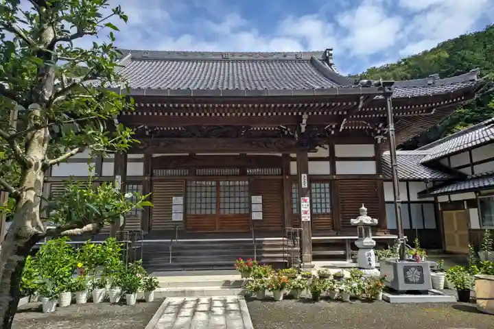洞泉寺の本殿・本堂