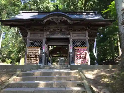 旦飯野神社の山門