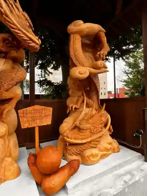 諏訪神社の{uncategorized: "未分類", other: "その他", undefined: "問題あり", building: "その他建物", grave: "お墓", sacred_gate: "鳥居", guardian: "狛犬", statue: "像", buddha: "仏像", history: "歴史", nature: "自然", garden: "庭園", animal: "動物", pagoda: "塔", temizu: "手水舎", mountain_gate: "山門・神門", sanctuary: "本殿・本堂", subordinate: "末社・摂社", art: "芸術", scenery: "景色", jizo: "地蔵", ema: "絵馬", goshuin: "御朱印", omikuji: "おみくじ", items: "授与品その他", amulet: "お守り", goshuincho: "御朱印帳", eats: "食事", festival: "お祭り", votive_dance: "神楽", shichigosan: "七五三参", wedding: "結婚式", experience: "体験その他", initially: "初詣", around: "周辺", anti_infection: "感染症対策"}