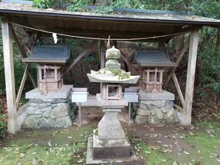 與能神社の{uncategorized: "未分類", other: "その他", undefined: "問題あり", building: "その他建物", grave: "お墓", sacred_gate: "鳥居", guardian: "狛犬", statue: "像", buddha: "仏像", history: "歴史", nature: "自然", garden: "庭園", animal: "動物", pagoda: "塔", temizu: "手水舎", mountain_gate: "山門・神門", sanctuary: "本殿・本堂", subordinate: "末社・摂社", art: "芸術", scenery: "景色", jizo: "地蔵", ema: "絵馬", goshuin: "御朱印", omikuji: "おみくじ", items: "授与品その他", amulet: "お守り", goshuincho: "御朱印帳", eats: "食事", festival: "お祭り", votive_dance: "神楽", shichigosan: "七五三参", wedding: "結婚式", experience: "体験その他", initially: "初詣", around: "周辺", anti_infection: "感染症対策"}