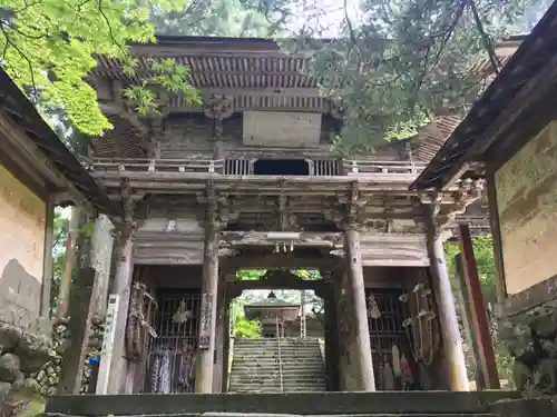 横蔵寺の山門