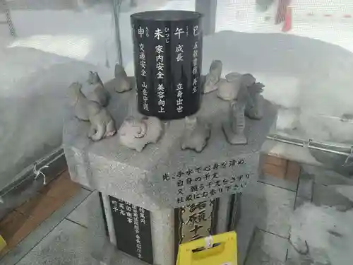 新川皇大神社の像