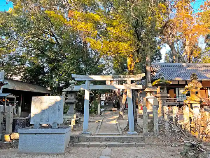 宇流冨志禰神社の鳥居