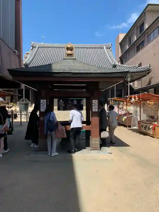 とげぬき地蔵尊 高岩寺の{uncategorized: "未分類", other: "その他", undefined: "問題あり", building: "その他建物", grave: "お墓", sacred_gate: "鳥居", guardian: "狛犬", statue: "像", buddha: "仏像", history: "歴史", nature: "自然", garden: "庭園", animal: "動物", pagoda: "塔", temizu: "手水舎", mountain_gate: "山門・神門", sanctuary: "本殿・本堂", subordinate: "末社・摂社", art: "芸術", scenery: "景色", jizo: "地蔵", ema: "絵馬", goshuin: "御朱印", omikuji: "おみくじ", items: "授与品その他", amulet: "お守り", goshuincho: "御朱印帳", eats: "食事", festival: "お祭り", votive_dance: "神楽", shichigosan: "七五三参", wedding: "結婚式", experience: "体験その他", initially: "初詣", around: "周辺", anti_infection: "感染症対策"}