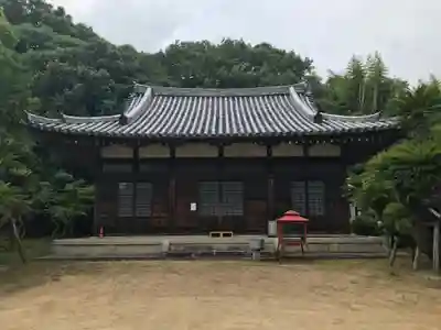 霊芝寺の本殿・本堂