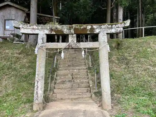 白山比咩神社(井生)の鳥居