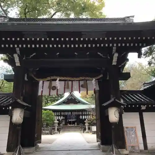 白峯神宮の山門・神門