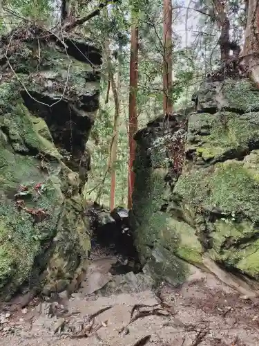 室生龍穴神社 天の岩戸の{uncategorized: "未分類", other: "その他", undefined: "問題あり", building: "その他建物", grave: "お墓", sacred_gate: "鳥居", guardian: "狛犬", statue: "像", buddha: "仏像", history: "歴史", nature: "自然", garden: "庭園", animal: "動物", pagoda: "塔", temizu: "手水舎", mountain_gate: "山門・神門", sanctuary: "本殿・本堂", subordinate: "末社・摂社", art: "芸術", scenery: "景色", jizo: "地蔵", ema: "絵馬", goshuin: "御朱印", omikuji: "おみくじ", items: "授与品その他", amulet: "お守り", goshuincho: "御朱印帳", eats: "食事", festival: "お祭り", votive_dance: "神楽", shichigosan: "七五三参", wedding: "結婚式", experience: "体験その他", initially: "初詣", around: "周辺", anti_infection: "感染症対策"}