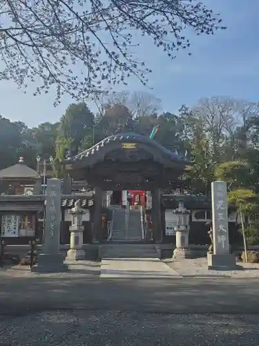 寺岡山元三大師の山門