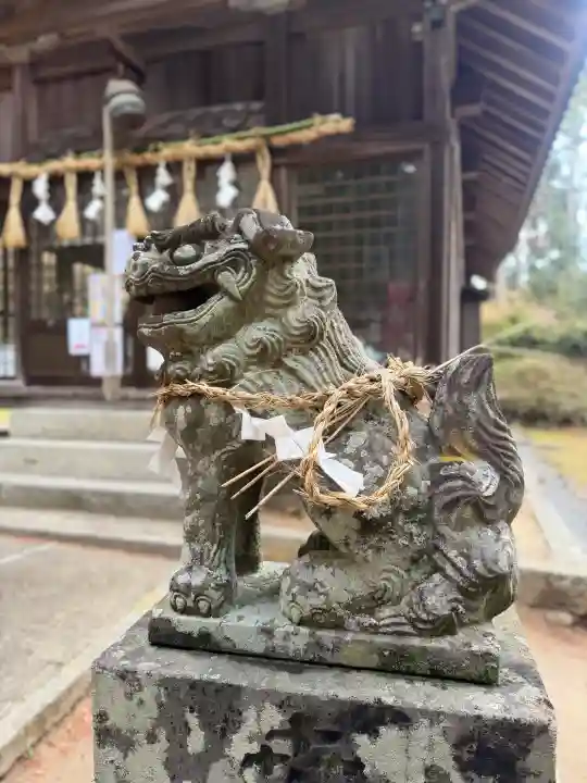 熊野神社の{uncategorized: "未分類", other: "その他", undefined: "問題あり", building: "その他建物", grave: "お墓", sacred_gate: "鳥居", guardian: "狛犬", statue: "像", buddha: "仏像", history: "歴史", nature: "自然", garden: "庭園", animal: "動物", pagoda: "塔", temizu: "手水舎", mountain_gate: "山門・神門", sanctuary: "本殿・本堂", subordinate: "末社・摂社", art: "芸術", scenery: "景色", jizo: "地蔵", ema: "絵馬", goshuin: "御朱印", omikuji: "おみくじ", items: "授与品その他", amulet: "お守り", goshuincho: "御朱印帳", eats: "食事", festival: "お祭り", votive_dance: "神楽", shichigosan: "七五三参", wedding: "結婚式", experience: "体験その他", initially: "初詣", around: "周辺", anti_infection: "感染症対策"}