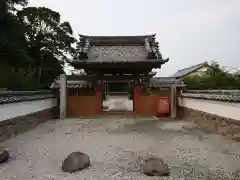 亀鶴院の山門