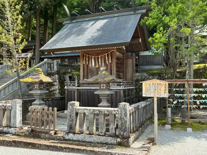 諏訪大社の{uncategorized: "未分類", other: "その他", undefined: "問題あり", building: "その他建物", grave: "お墓", sacred_gate: "鳥居", guardian: "狛犬", statue: "像", buddha: "仏像", history: "歴史", nature: "自然", garden: "庭園", animal: "動物", pagoda: "塔", temizu: "手水舎", mountain_gate: "山門・神門", sanctuary: "本殿・本堂", subordinate: "末社・摂社", art: "芸術", scenery: "景色", jizo: "地蔵", ema: "絵馬", goshuin: "御朱印", omikuji: "おみくじ", items: "授与品その他", amulet: "お守り", goshuincho: "御朱印帳", eats: "食事", festival: "お祭り", votive_dance: "神楽", shichigosan: "七五三参", wedding: "結婚式", experience: "体験その他", initially: "初詣", around: "周辺", anti_infection: "感染症対策"}