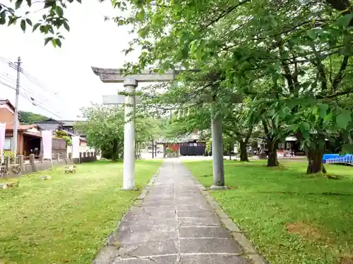 守りの神　藤基神社の鳥居