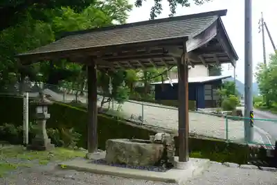 六所神社の手水舎