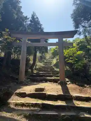 英彦山神宮御本社（上宮）の{uncategorized: "未分類", other: "その他", undefined: "問題あり", building: "その他建物", grave: "お墓", sacred_gate: "鳥居", guardian: "狛犬", statue: "像", buddha: "仏像", history: "歴史", nature: "自然", garden: "庭園", animal: "動物", pagoda: "塔", temizu: "手水舎", mountain_gate: "山門・神門", sanctuary: "本殿・本堂", subordinate: "末社・摂社", art: "芸術", scenery: "景色", jizo: "地蔵", ema: "絵馬", goshuin: "御朱印", omikuji: "おみくじ", items: "授与品その他", amulet: "お守り", goshuincho: "御朱印帳", eats: "食事", festival: "お祭り", votive_dance: "神楽", shichigosan: "七五三参", wedding: "結婚式", experience: "体験その他", initially: "初詣", around: "周辺", anti_infection: "感染症対策"}