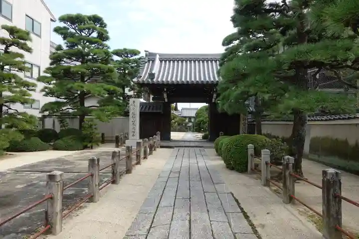 養泉寺の山門・神門