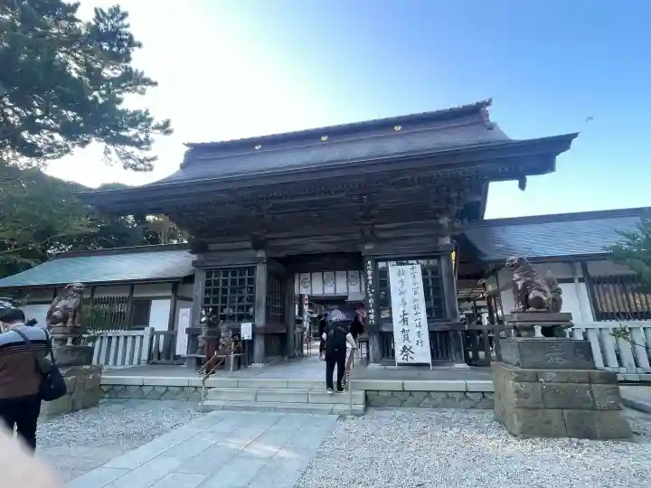 大洗磯前神社の{uncategorized: "未分類", other: "その他", undefined: "問題あり", building: "その他建物", grave: "お墓", sacred_gate: "鳥居", guardian: "狛犬", statue: "像", buddha: "仏像", history: "歴史", nature: "自然", garden: "庭園", animal: "動物", pagoda: "塔", temizu: "手水舎", mountain_gate: "山門・神門", sanctuary: "本殿・本堂", subordinate: "末社・摂社", art: "芸術", scenery: "景色", jizo: "地蔵", ema: "絵馬", goshuin: "御朱印", omikuji: "おみくじ", items: "授与品その他", amulet: "お守り", goshuincho: "御朱印帳", eats: "食事", festival: "お祭り", votive_dance: "神楽", shichigosan: "七五三参", wedding: "結婚式", experience: "体験その他", initially: "初詣", around: "周辺", anti_infection: "感染症対策"}