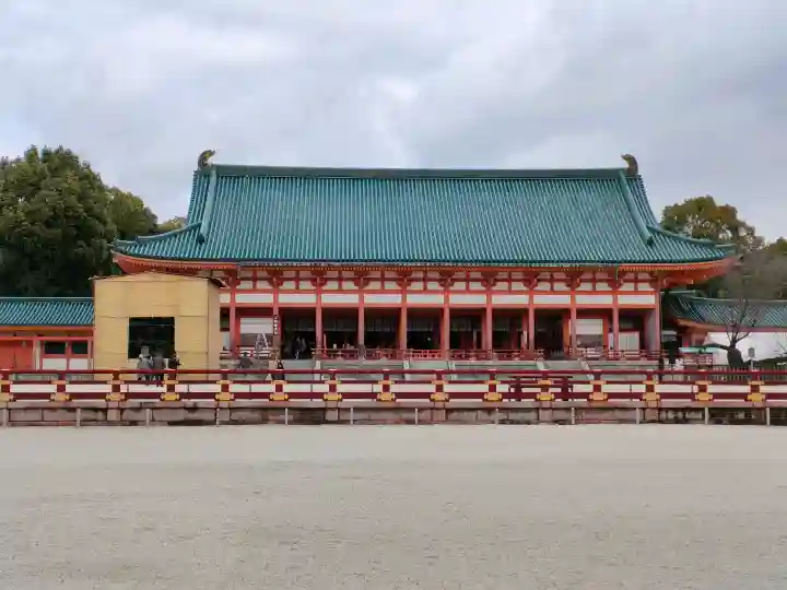 平安神宮の{uncategorized: "未分類", other: "その他", undefined: "問題あり", building: "その他建物", grave: "お墓", sacred_gate: "鳥居", guardian: "狛犬", statue: "像", buddha: "仏像", history: "歴史", nature: "自然", garden: "庭園", animal: "動物", pagoda: "塔", temizu: "手水舎", mountain_gate: "山門・神門", sanctuary: "本殿・本堂", subordinate: "末社・摂社", art: "芸術", scenery: "景色", jizo: "地蔵", ema: "絵馬", goshuin: "御朱印", omikuji: "おみくじ", items: "授与品その他", amulet: "お守り", goshuincho: "御朱印帳", eats: "食事", festival: "お祭り", votive_dance: "神楽", shichigosan: "七五三参", wedding: "結婚式", experience: "体験その他", initially: "初詣", around: "周辺", anti_infection: "感染症対策"}