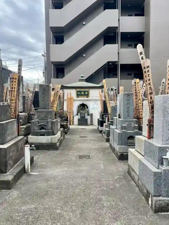寿永寺の{uncategorized: "未分類", other: "その他", undefined: "問題あり", building: "その他建物", grave: "お墓", sacred_gate: "鳥居", guardian: "狛犬", statue: "像", buddha: "仏像", history: "歴史", nature: "自然", garden: "庭園", animal: "動物", pagoda: "塔", temizu: "手水舎", mountain_gate: "山門・神門", sanctuary: "本殿・本堂", subordinate: "末社・摂社", art: "芸術", scenery: "景色", jizo: "地蔵", ema: "絵馬", goshuin: "御朱印", omikuji: "おみくじ", items: "授与品その他", amulet: "お守り", goshuincho: "御朱印帳", eats: "食事", festival: "お祭り", votive_dance: "神楽", shichigosan: "七五三参", wedding: "結婚式", experience: "体験その他", initially: "初詣", around: "周辺", anti_infection: "感染症対策"}