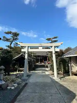玉三稲荷神社の{uncategorized: "未分類", other: "その他", undefined: "問題あり", building: "その他建物", grave: "お墓", sacred_gate: "鳥居", guardian: "狛犬", statue: "像", buddha: "仏像", history: "歴史", nature: "自然", garden: "庭園", animal: "動物", pagoda: "塔", temizu: "手水舎", mountain_gate: "山門・神門", sanctuary: "本殿・本堂", subordinate: "末社・摂社", art: "芸術", scenery: "景色", jizo: "地蔵", ema: "絵馬", goshuin: "御朱印", omikuji: "おみくじ", items: "授与品その他", amulet: "お守り", goshuincho: "御朱印帳", eats: "食事", festival: "お祭り", votive_dance: "神楽", shichigosan: "七五三参", wedding: "結婚式", experience: "体験その他", initially: "初詣", around: "周辺", anti_infection: "感染症対策"}
