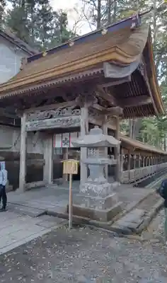 諏訪大社の山門・神門