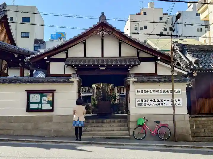 高津山 報恩院の山門・神門