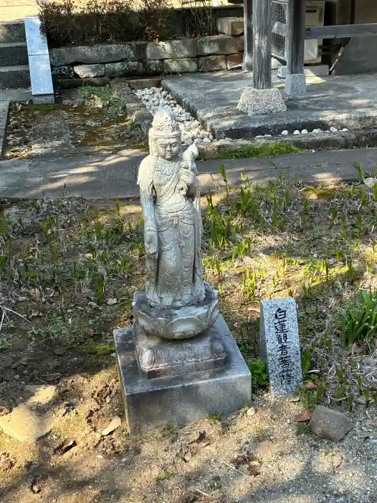 回春院の{uncategorized: "未分類", other: "その他", undefined: "問題あり", building: "その他建物", grave: "お墓", sacred_gate: "鳥居", guardian: "狛犬", statue: "像", buddha: "仏像", history: "歴史", nature: "自然", garden: "庭園", animal: "動物", pagoda: "塔", temizu: "手水舎", mountain_gate: "山門・神門", sanctuary: "本殿・本堂", subordinate: "末社・摂社", art: "芸術", scenery: "景色", jizo: "地蔵", ema: "絵馬", goshuin: "御朱印", omikuji: "おみくじ", items: "授与品その他", amulet: "お守り", goshuincho: "御朱印帳", eats: "食事", festival: "お祭り", votive_dance: "神楽", shichigosan: "七五三参", wedding: "結婚式", experience: "体験その他", initially: "初詣", around: "周辺", anti_infection: "感染症対策"}