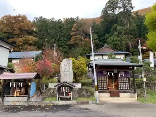 浅岸薬師神社の本殿