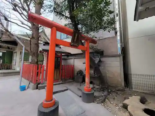銀杏岡八幡神社の末社・摂社