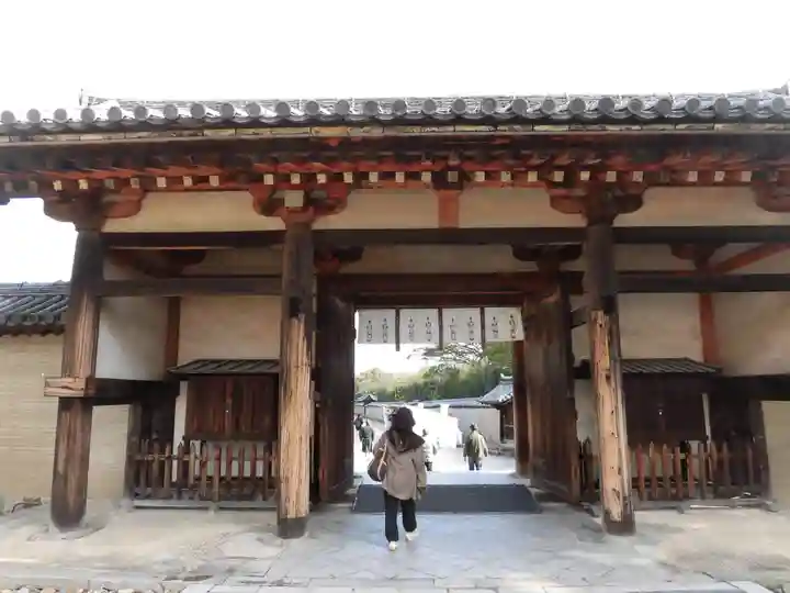 法隆寺の山門・神門
