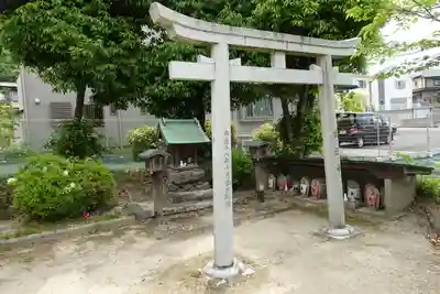 殿岡神社（稲荷神社）の末社・摂社
