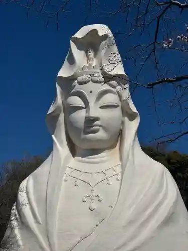 大船観音寺の{uncategorized: "未分類", other: "その他", undefined: "問題あり", building: "その他建物", grave: "お墓", sacred_gate: "鳥居", guardian: "狛犬", statue: "像", buddha: "仏像", history: "歴史", nature: "自然", garden: "庭園", animal: "動物", pagoda: "塔", temizu: "手水舎", mountain_gate: "山門・神門", sanctuary: "本殿・本堂", subordinate: "末社・摂社", art: "芸術", scenery: "景色", jizo: "地蔵", ema: "絵馬", goshuin: "御朱印", omikuji: "おみくじ", items: "授与品その他", amulet: "お守り", goshuincho: "御朱印帳", eats: "食事", festival: "お祭り", votive_dance: "神楽", shichigosan: "七五三参", wedding: "結婚式", experience: "体験その他", initially: "初詣", around: "周辺", anti_infection: "感染症対策"}