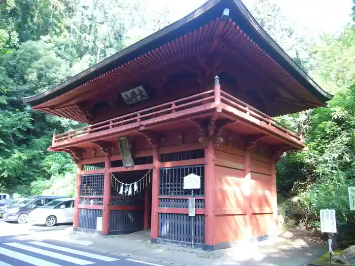 太平山神社の山門・神門