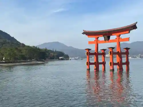 厳島神社の{uncategorized: "未分類", other: "その他", undefined: "問題あり", building: "その他建物", grave: "お墓", sacred_gate: "鳥居", guardian: "狛犬", statue: "像", buddha: "仏像", history: "歴史", nature: "自然", garden: "庭園", animal: "動物", pagoda: "塔", temizu: "手水舎", mountain_gate: "山門・神門", sanctuary: "本殿・本堂", subordinate: "末社・摂社", art: "芸術", scenery: "景色", jizo: "地蔵", ema: "絵馬", goshuin: "御朱印", omikuji: "おみくじ", items: "授与品その他", amulet: "お守り", goshuincho: "御朱印帳", eats: "食事", festival: "お祭り", votive_dance: "神楽", shichigosan: "七五三参", wedding: "結婚式", experience: "体験その他", initially: "初詣", around: "周辺", anti_infection: "感染症対策"}
