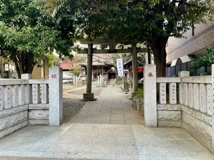 御園神社の{uncategorized: "未分類", other: "その他", undefined: "問題あり", building: "その他建物", grave: "お墓", sacred_gate: "鳥居", guardian: "狛犬", statue: "像", buddha: "仏像", history: "歴史", nature: "自然", garden: "庭園", animal: "動物", pagoda: "塔", temizu: "手水舎", mountain_gate: "山門・神門", sanctuary: "本殿・本堂", subordinate: "末社・摂社", art: "芸術", scenery: "景色", jizo: "地蔵", ema: "絵馬", goshuin: "御朱印", omikuji: "おみくじ", items: "授与品その他", amulet: "お守り", goshuincho: "御朱印帳", eats: "食事", festival: "お祭り", votive_dance: "神楽", shichigosan: "七五三参", wedding: "結婚式", experience: "体験その他", initially: "初詣", around: "周辺", anti_infection: "感染症対策"}