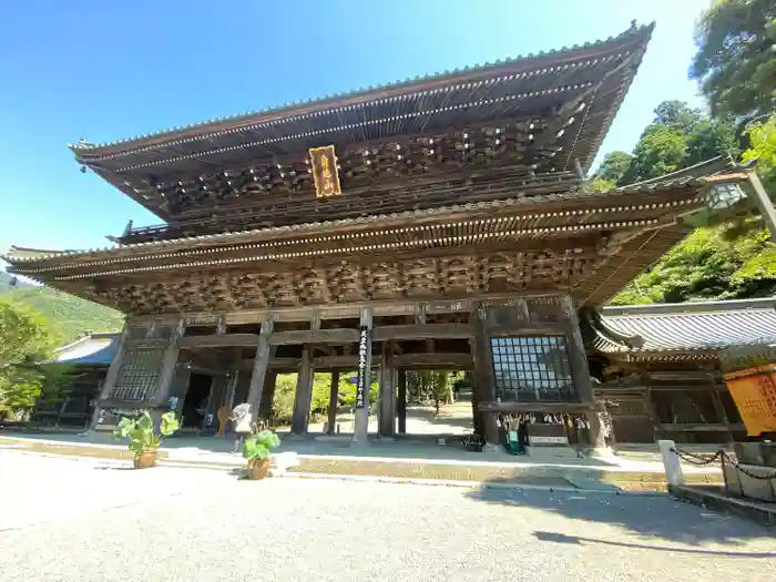 久遠寺の山門