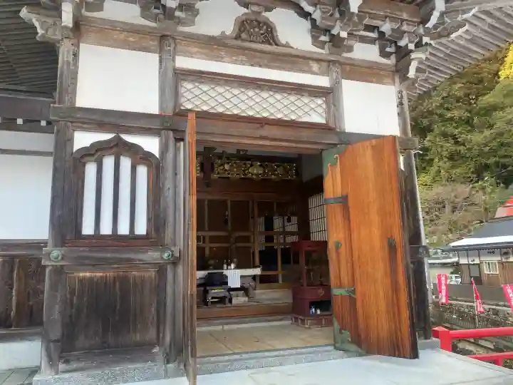 瑠璃寺の{uncategorized: "未分類", other: "その他", undefined: "問題あり", building: "その他建物", grave: "お墓", sacred_gate: "鳥居", guardian: "狛犬", statue: "像", buddha: "仏像", history: "歴史", nature: "自然", garden: "庭園", animal: "動物", pagoda: "塔", temizu: "手水舎", mountain_gate: "山門・神門", sanctuary: "本殿・本堂", subordinate: "末社・摂社", art: "芸術", scenery: "景色", jizo: "地蔵", ema: "絵馬", goshuin: "御朱印", omikuji: "おみくじ", items: "授与品その他", amulet: "お守り", goshuincho: "御朱印帳", eats: "食事", festival: "お祭り", votive_dance: "神楽", shichigosan: "七五三参", wedding: "結婚式", experience: "体験その他", initially: "初詣", around: "周辺", anti_infection: "感染症対策"}