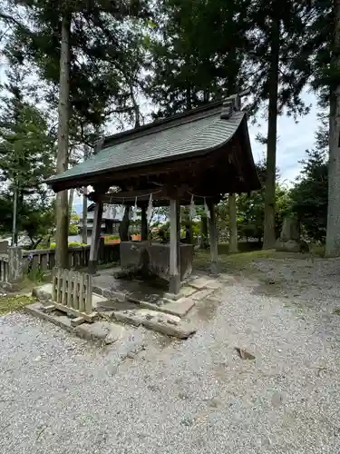 諏訪大社上社前宮の手水舎