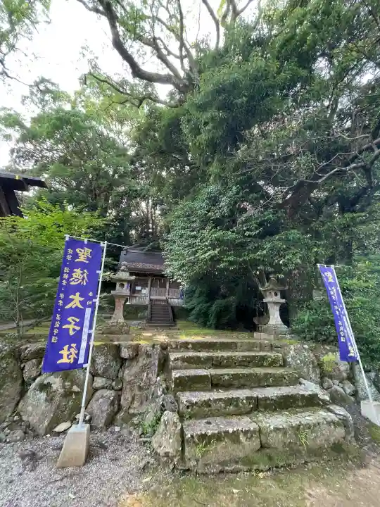 黒髪神社の{uncategorized: "未分類", other: "その他", undefined: "問題あり", building: "その他建物", grave: "お墓", sacred_gate: "鳥居", guardian: "狛犬", statue: "像", buddha: "仏像", history: "歴史", nature: "自然", garden: "庭園", animal: "動物", pagoda: "塔", temizu: "手水舎", mountain_gate: "山門・神門", sanctuary: "本殿・本堂", subordinate: "末社・摂社", art: "芸術", scenery: "景色", jizo: "地蔵", ema: "絵馬", goshuin: "御朱印", omikuji: "おみくじ", items: "授与品その他", amulet: "お守り", goshuincho: "御朱印帳", eats: "食事", festival: "お祭り", votive_dance: "神楽", shichigosan: "七五三参", wedding: "結婚式", experience: "体験その他", initially: "初詣", around: "周辺", anti_infection: "感染症対策"}