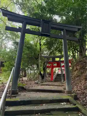 大學稲荷神社の鳥居