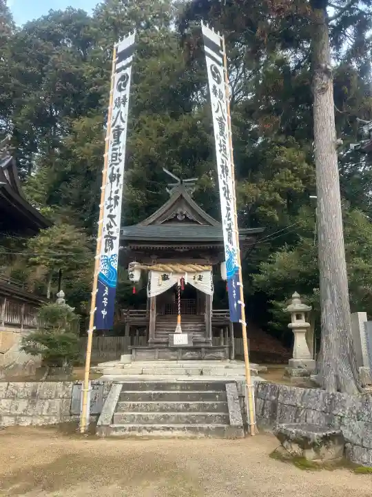 久井稲生神社の{uncategorized: "未分類", other: "その他", undefined: "問題あり", building: "その他建物", grave: "お墓", sacred_gate: "鳥居", guardian: "狛犬", statue: "像", buddha: "仏像", history: "歴史", nature: "自然", garden: "庭園", animal: "動物", pagoda: "塔", temizu: "手水舎", mountain_gate: "山門・神門", sanctuary: "本殿・本堂", subordinate: "末社・摂社", art: "芸術", scenery: "景色", jizo: "地蔵", ema: "絵馬", goshuin: "御朱印", omikuji: "おみくじ", items: "授与品その他", amulet: "お守り", goshuincho: "御朱印帳", eats: "食事", festival: "お祭り", votive_dance: "神楽", shichigosan: "七五三参", wedding: "結婚式", experience: "体験その他", initially: "初詣", around: "周辺", anti_infection: "感染症対策"}