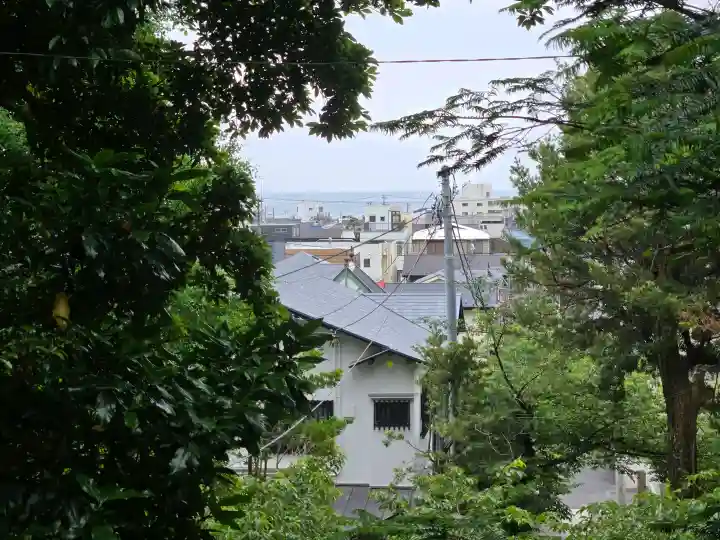 甘縄神明神社(甘縄神明宮)の{uncategorized: "未分類", other: "その他", undefined: "問題あり", building: "その他建物", grave: "お墓", sacred_gate: "鳥居", guardian: "狛犬", statue: "像", buddha: "仏像", history: "歴史", nature: "自然", garden: "庭園", animal: "動物", pagoda: "塔", temizu: "手水舎", mountain_gate: "山門・神門", sanctuary: "本殿・本堂", subordinate: "末社・摂社", art: "芸術", scenery: "景色", jizo: "地蔵", ema: "絵馬", goshuin: "御朱印", omikuji: "おみくじ", items: "授与品その他", amulet: "お守り", goshuincho: "御朱印帳", eats: "食事", festival: "お祭り", votive_dance: "神楽", shichigosan: "七五三参", wedding: "結婚式", experience: "体験その他", initially: "初詣", around: "周辺", anti_infection: "感染症対策"}
