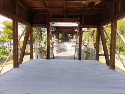 県明神社の本殿・本堂