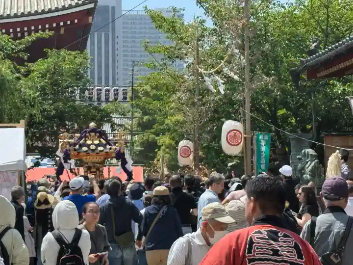 浅草神社の{uncategorized: "未分類", other: "その他", undefined: "問題あり", building: "その他建物", grave: "お墓", sacred_gate: "鳥居", guardian: "狛犬", statue: "像", buddha: "仏像", history: "歴史", nature: "自然", garden: "庭園", animal: "動物", pagoda: "塔", temizu: "手水舎", mountain_gate: "山門・神門", sanctuary: "本殿・本堂", subordinate: "末社・摂社", art: "芸術", scenery: "景色", jizo: "地蔵", ema: "絵馬", goshuin: "御朱印", omikuji: "おみくじ", items: "授与品その他", amulet: "お守り", goshuincho: "御朱印帳", eats: "食事", festival: "お祭り", votive_dance: "神楽", shichigosan: "七五三参", wedding: "結婚式", experience: "体験その他", initially: "初詣", around: "周辺", anti_infection: "感染症対策"}
