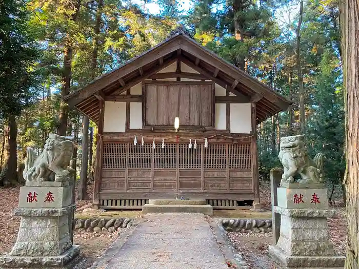 小被神社の本殿