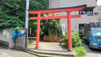 子安稲荷神社の鳥居