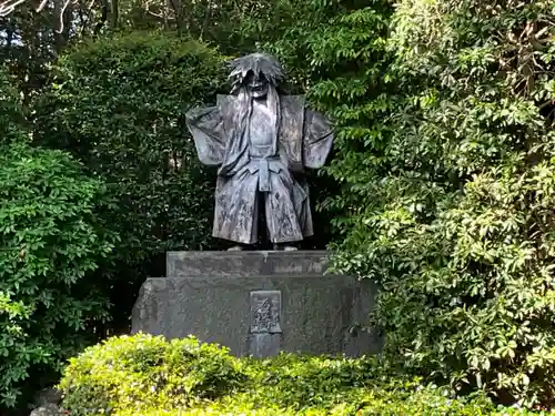 寒川神社の像