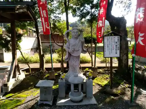 宝寿寺の像